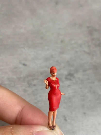 Red girl figurine handpaint high detail 1:18 to HO scale