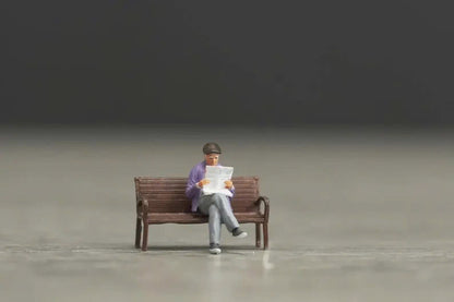 Old man reading newspaper figurine handpaint high detail 1:18 to HO scale