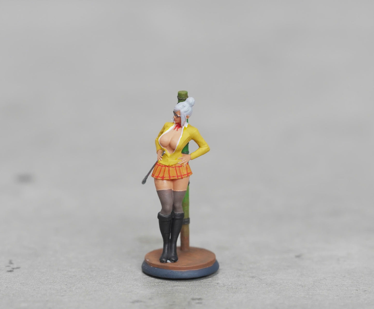 Girl sitting figure HO 1/64 1/43 1/24 1/18 Scale handpaint high detail