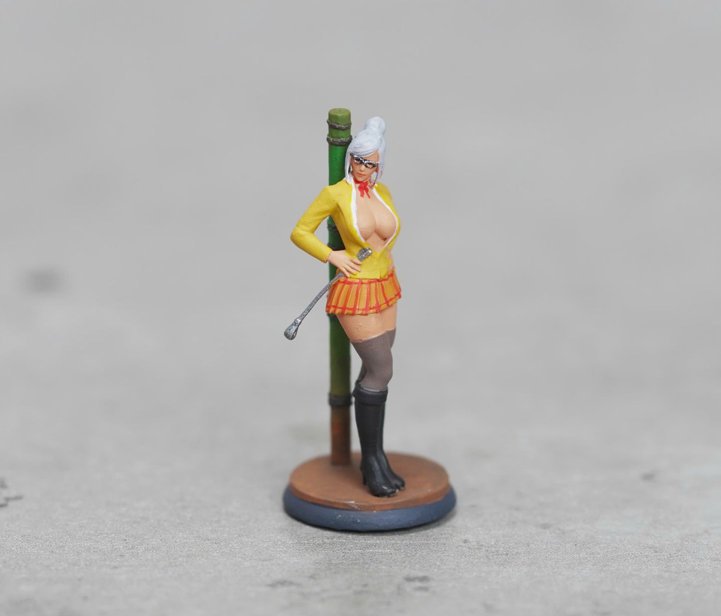 Girl sitting figure HO 1/64 1/43 1/24 1/18 Scale handpaint high detail