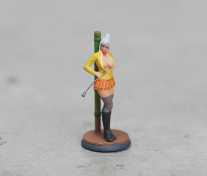 Girl sitting figure HO 1/64 1/43 1/24 1/18 Scale handpaint high detail